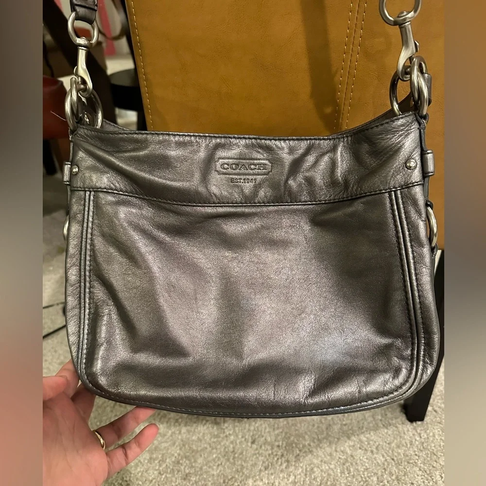 Coach Pewter Leather Zoe Hobo Handbag with purple lining - Picture 2 of 11